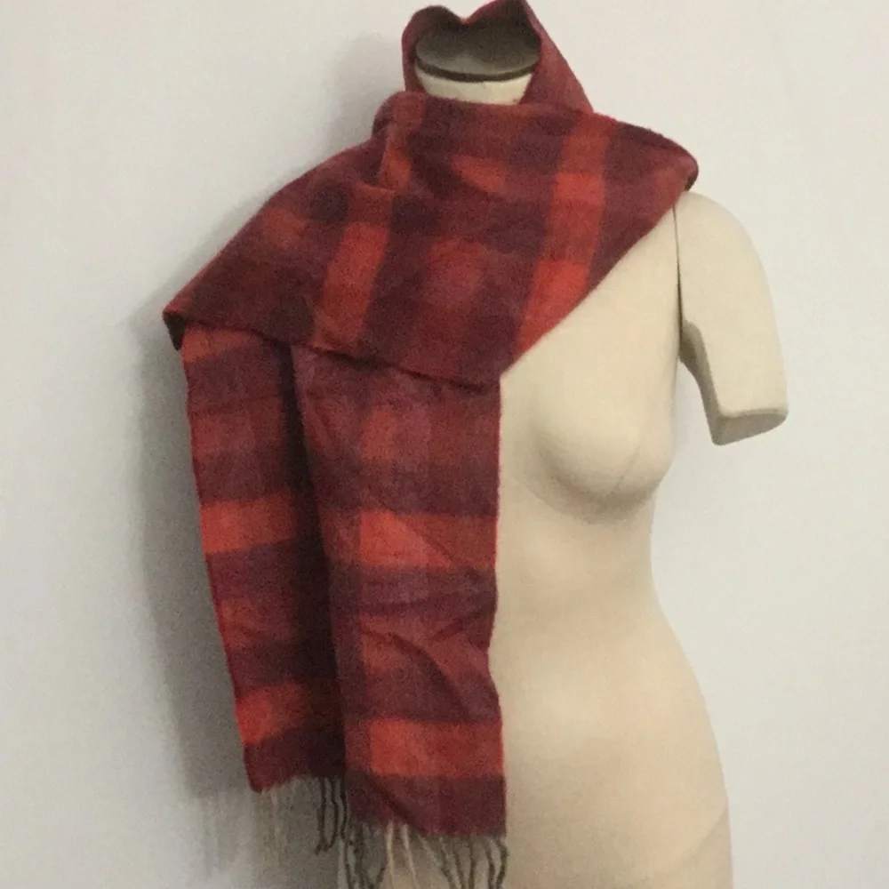 NWOT Scottish Cashmere Scarf Unisex Shades of Red